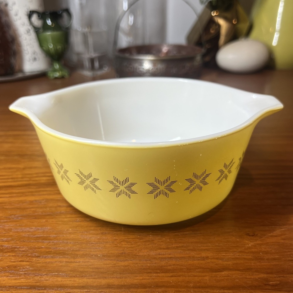 Vintage Pyrex Town & Country Bowl #472 - 1 1/2 pint
